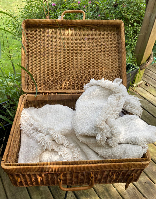 Large Wicker Picnic Basket with Lid - 1