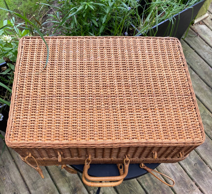 Large Wicker Picnic Basket with Lid - 4