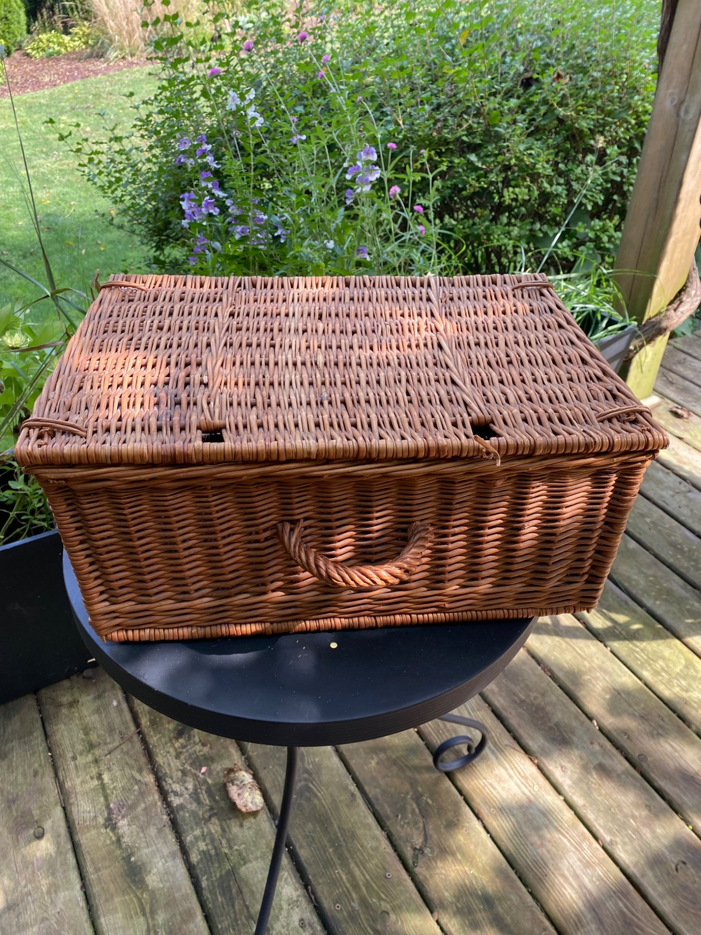 Medium Wicker Picnic Basket with Lid - 3