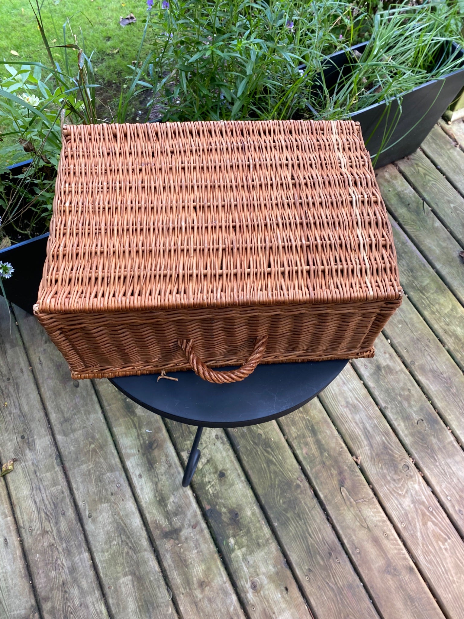 Medium Wicker Picnic Basket with Lid - 2