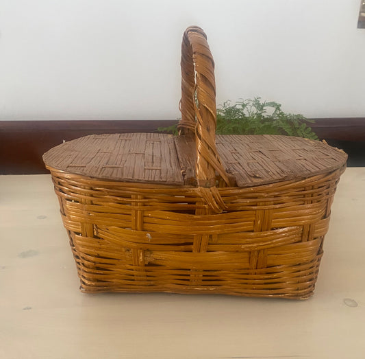 Vintage Wicker Picnic Basket with lid - 1