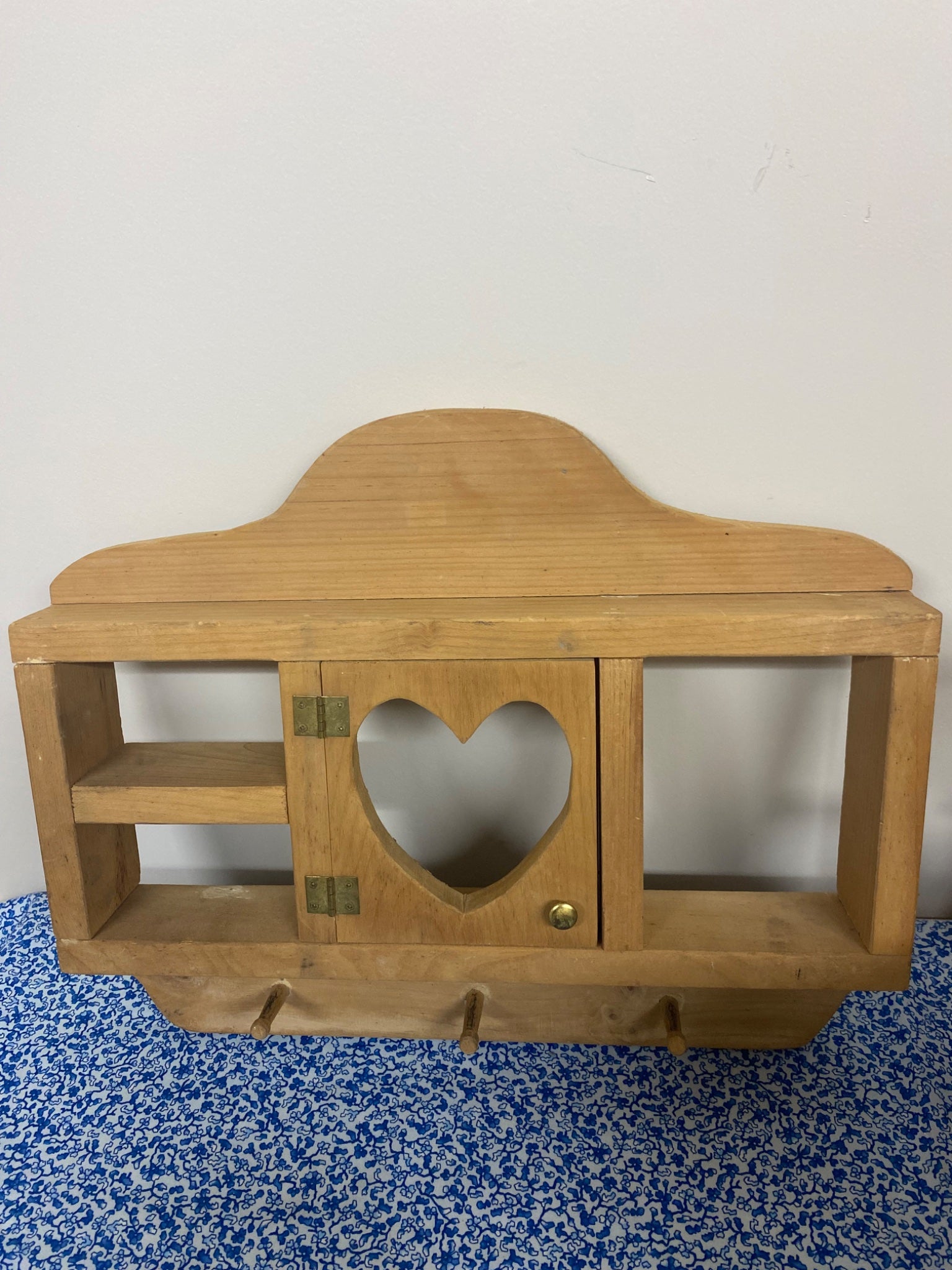 wooden heart wall shelf - 1