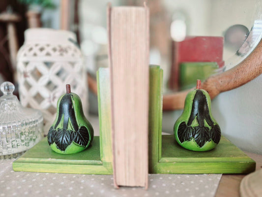 Pear of bookends