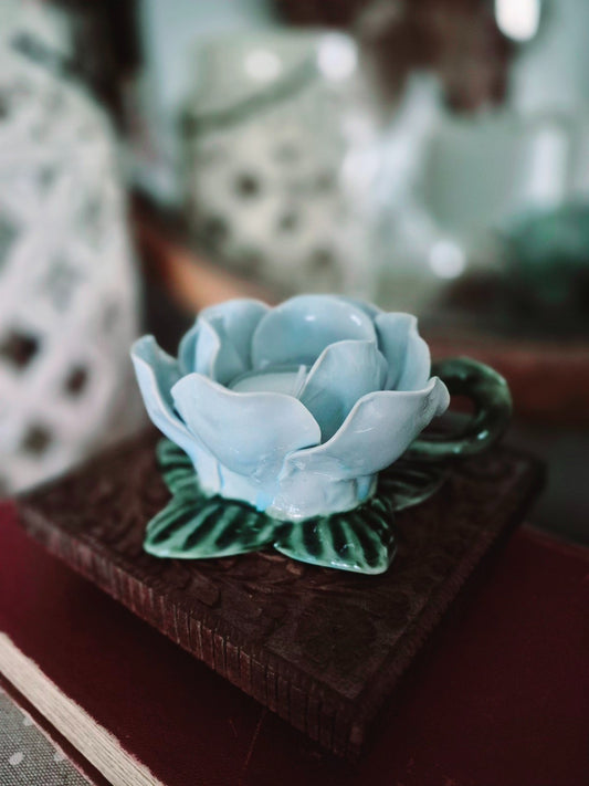 Ceramic flower tealight holder
