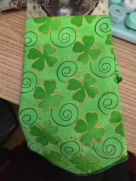 665f5e7d04f32b049949ecdf_bandana-sparkle-shamrock_1772744031357.jpg