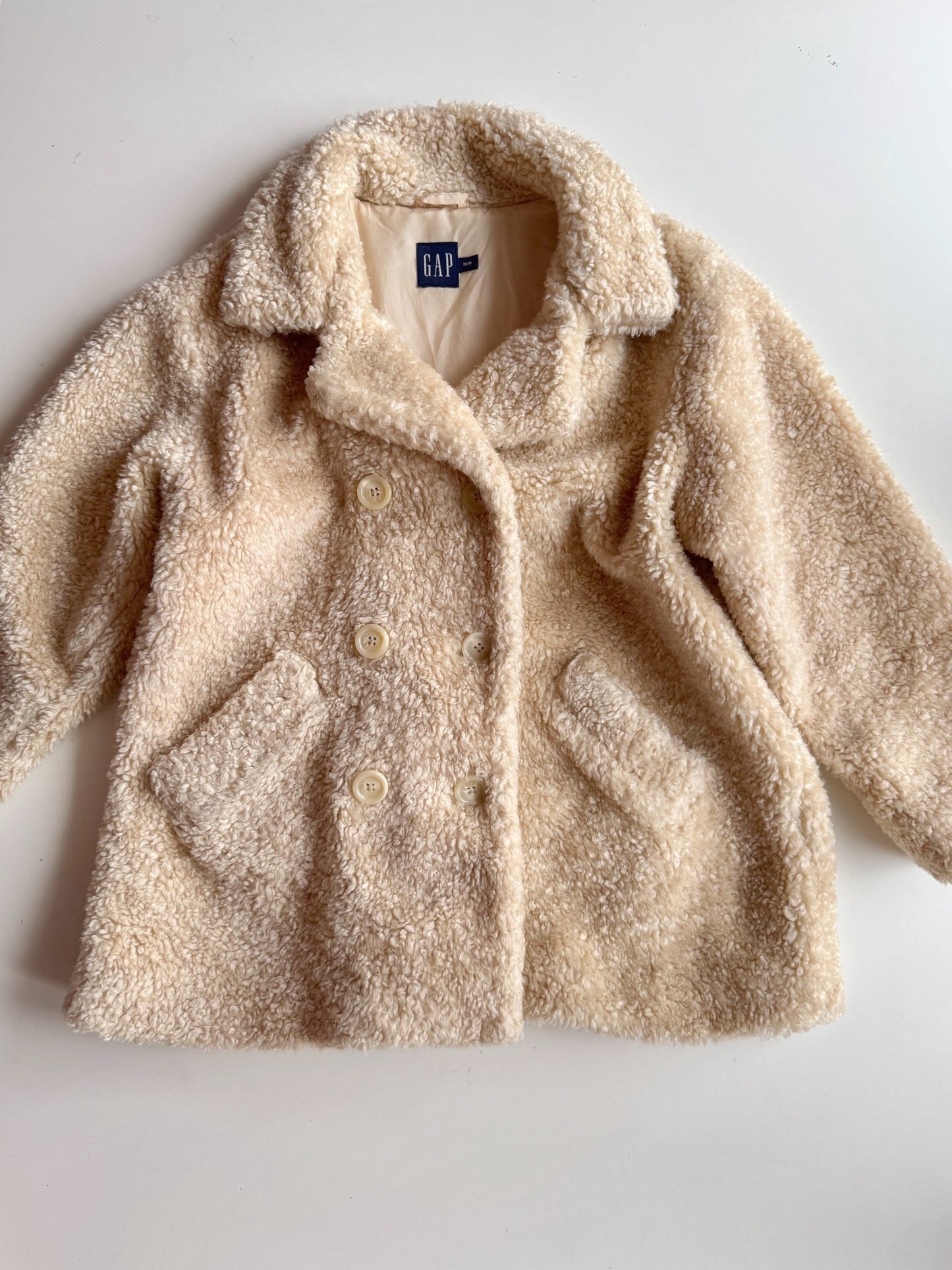 665f5e7d04f32b049949ecdf_gap-coat-1-copy_1759180843640.jpg