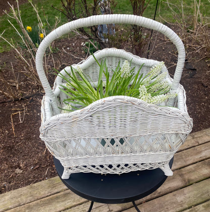 White Wicker Vintage Magazine Stand