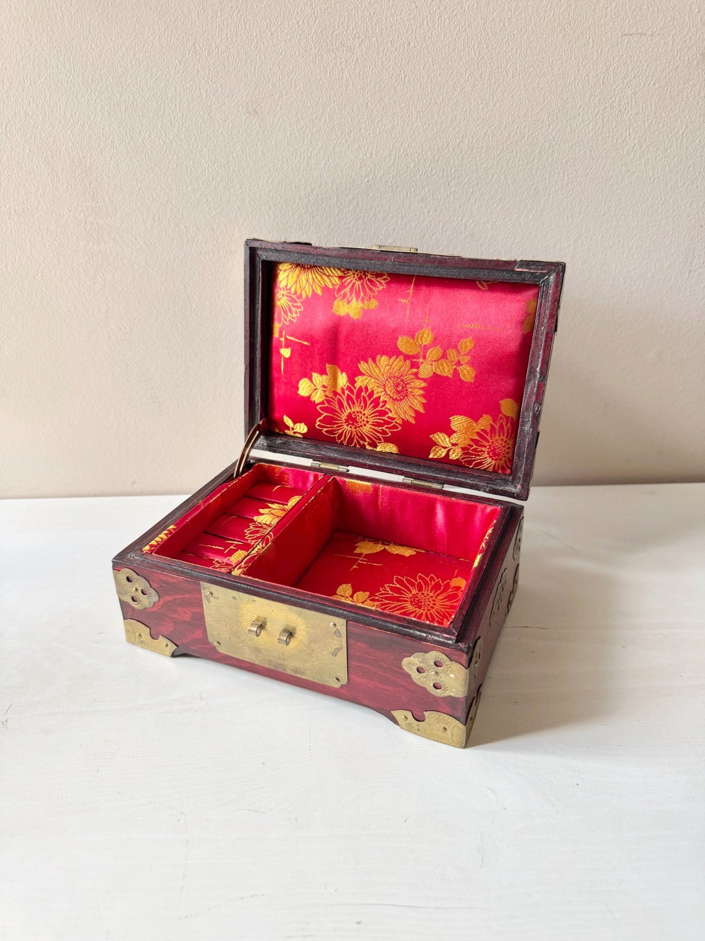 665f5e7d04f32b049949ecdf_jewelry-box-1_1776525444486.jpg