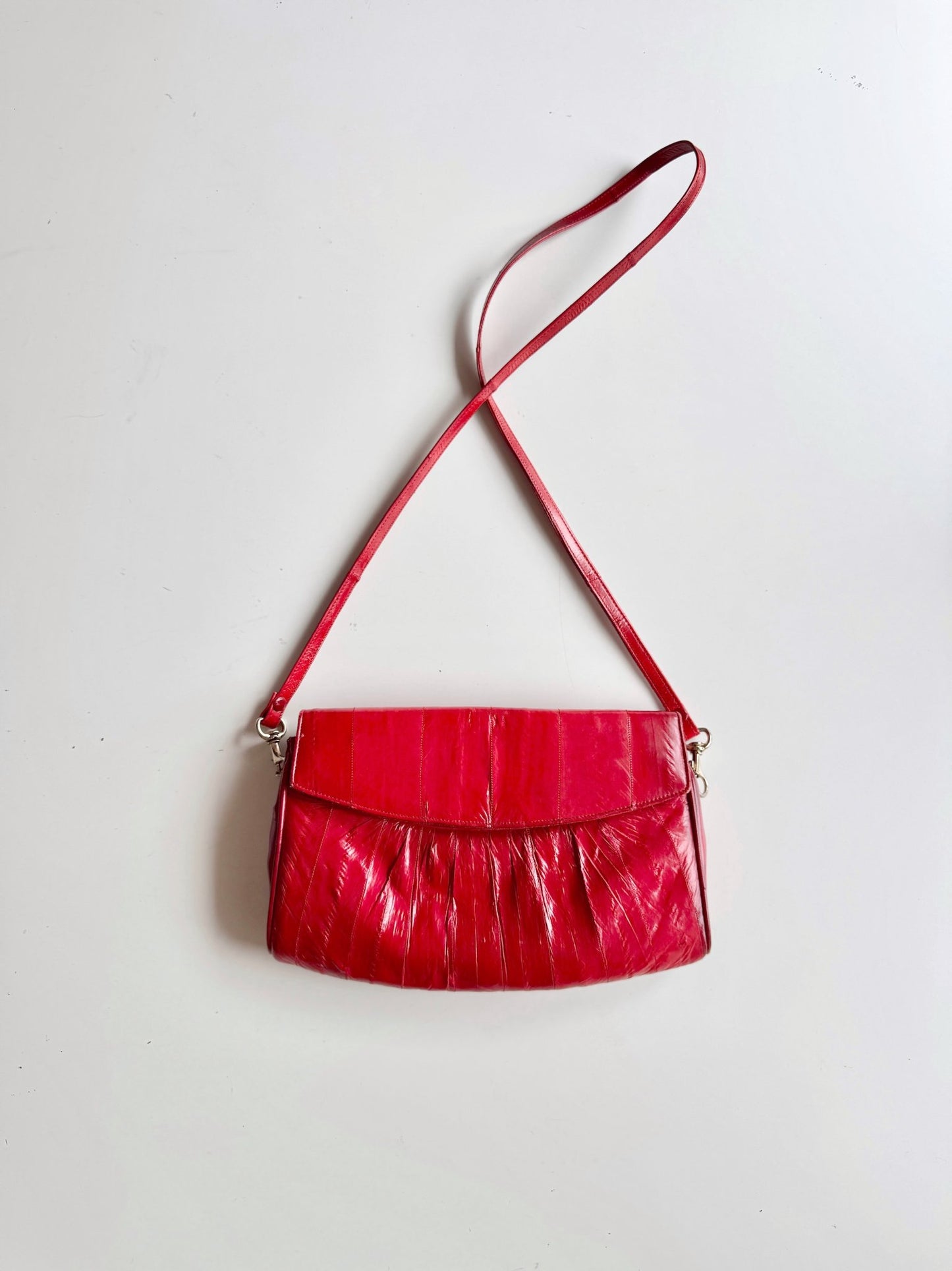 665f5e7d04f32b049949ecdf_red-eel-skin-1_1773843875193.jpg