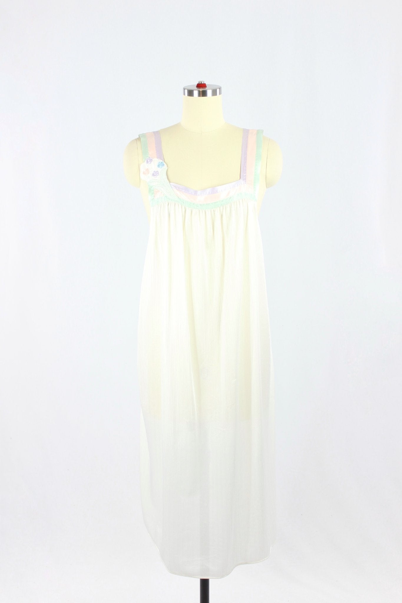 665f5e7d04f32b049949ecdf_white-peignoir-1-copy_1776554563065.jpg