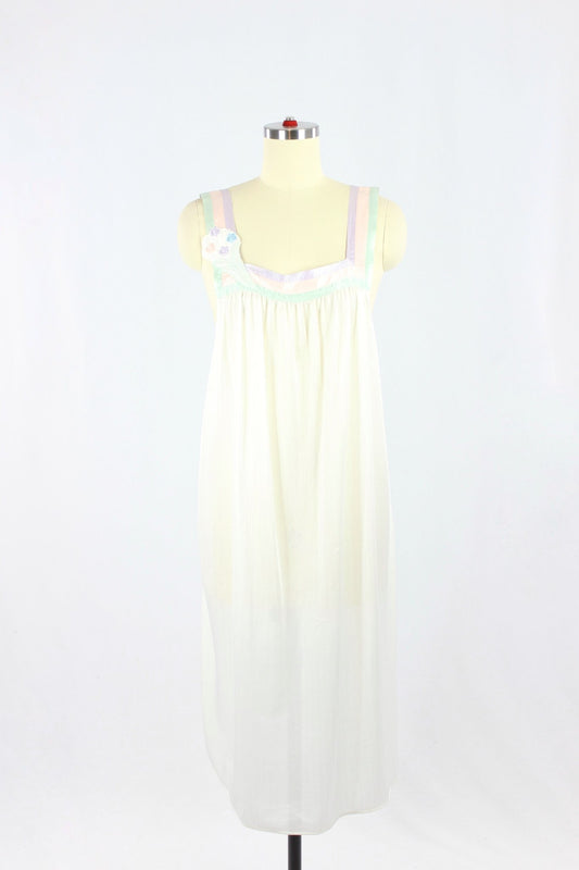 665f5e7d04f32b049949ecdf_white-peignoir-1-copy_1776554563065.jpg