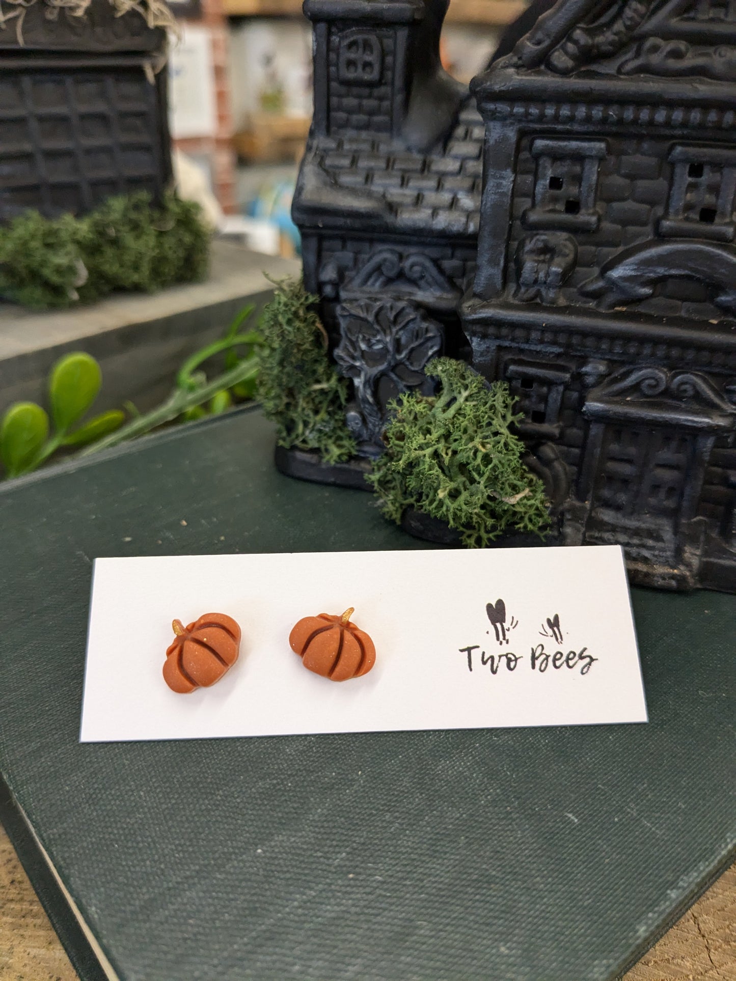 Pumpkin Studs