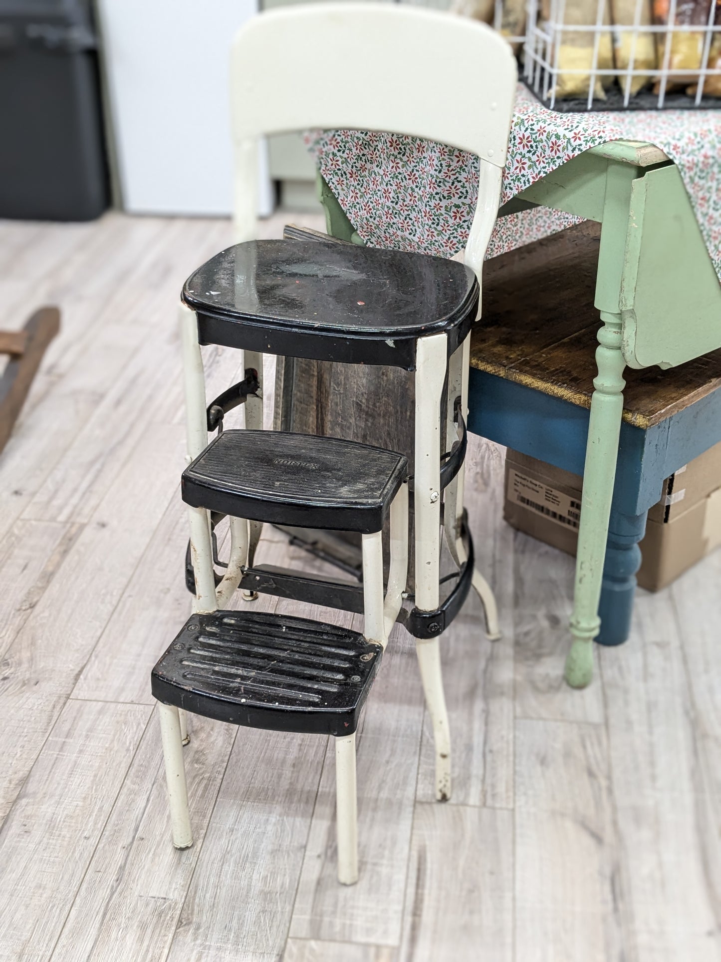 Metal ladder stool