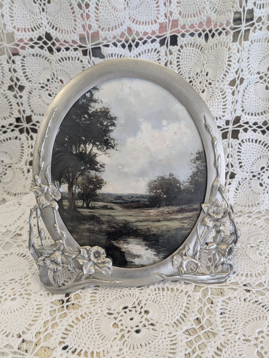 Daffodil Oval frame Pewter