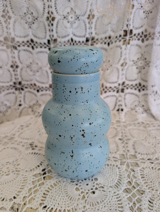 Pottery container with lid