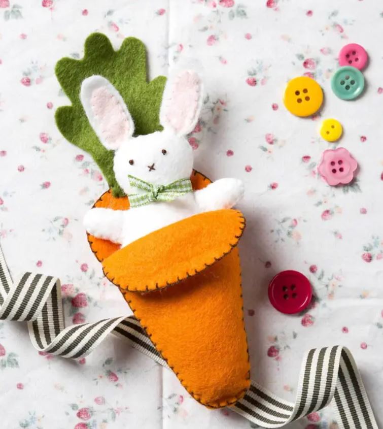 Bunny in Carrot Felt Craft Mini Kit