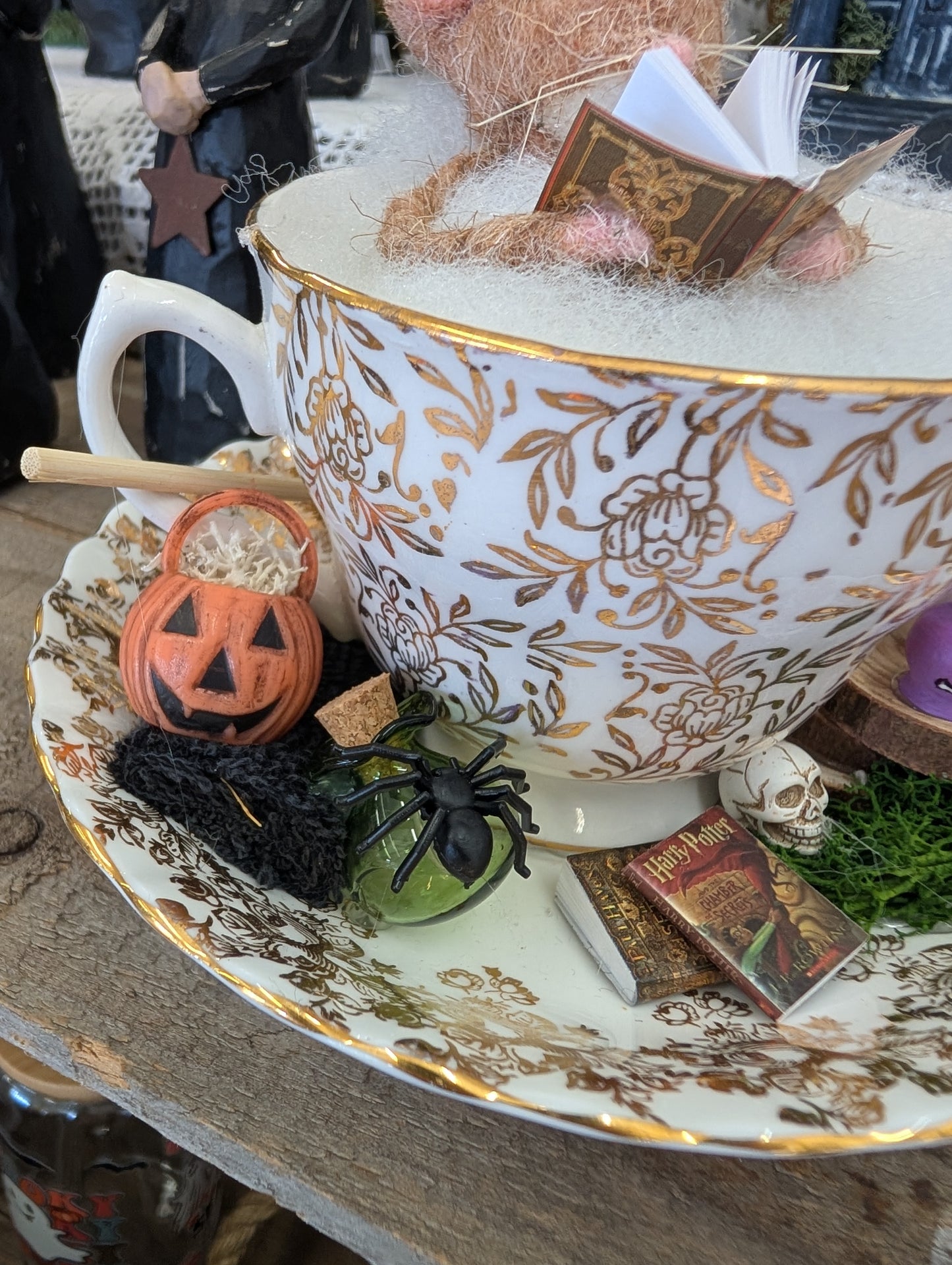 Isla the witch mouse in tub