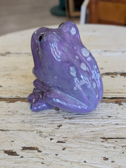 Purple kitchen frog
