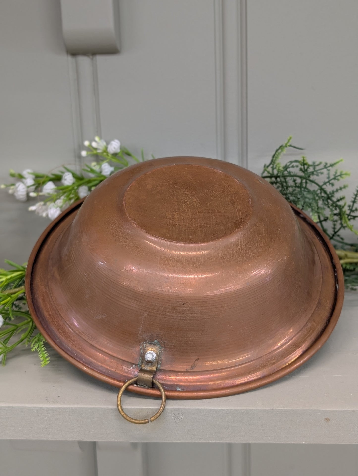 Wall hanging copper bowl smooth