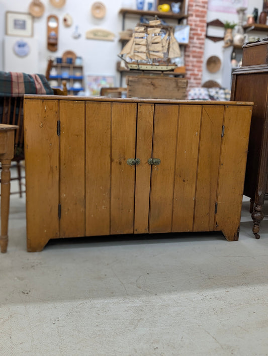 Primitive jelly cabinet