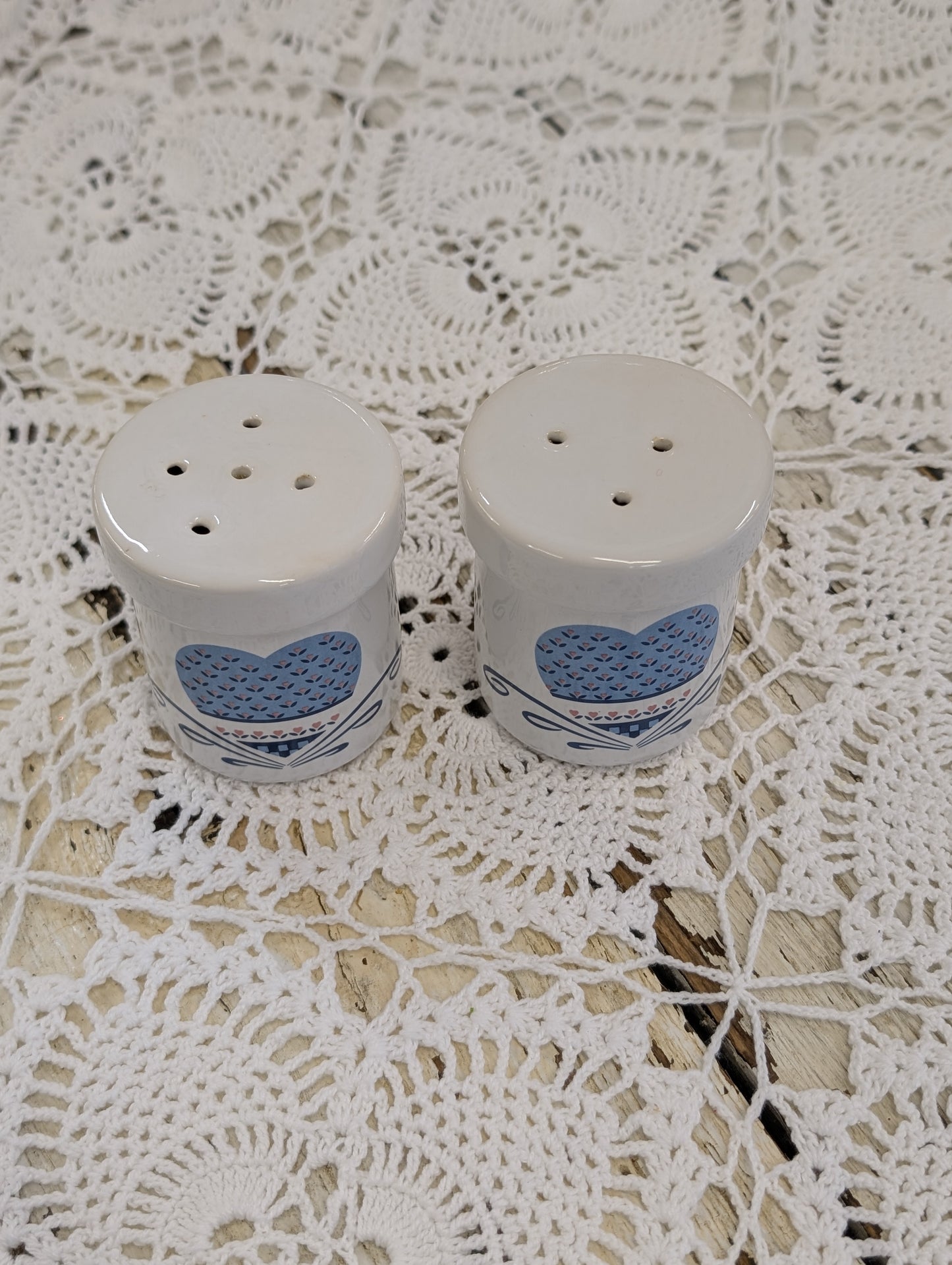 Heart salt and pepper shaker