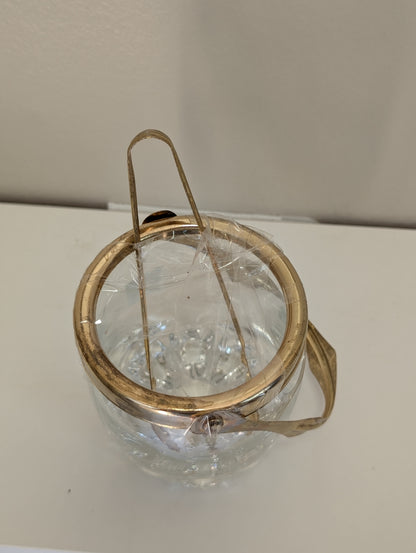 Cocktail ice cube container