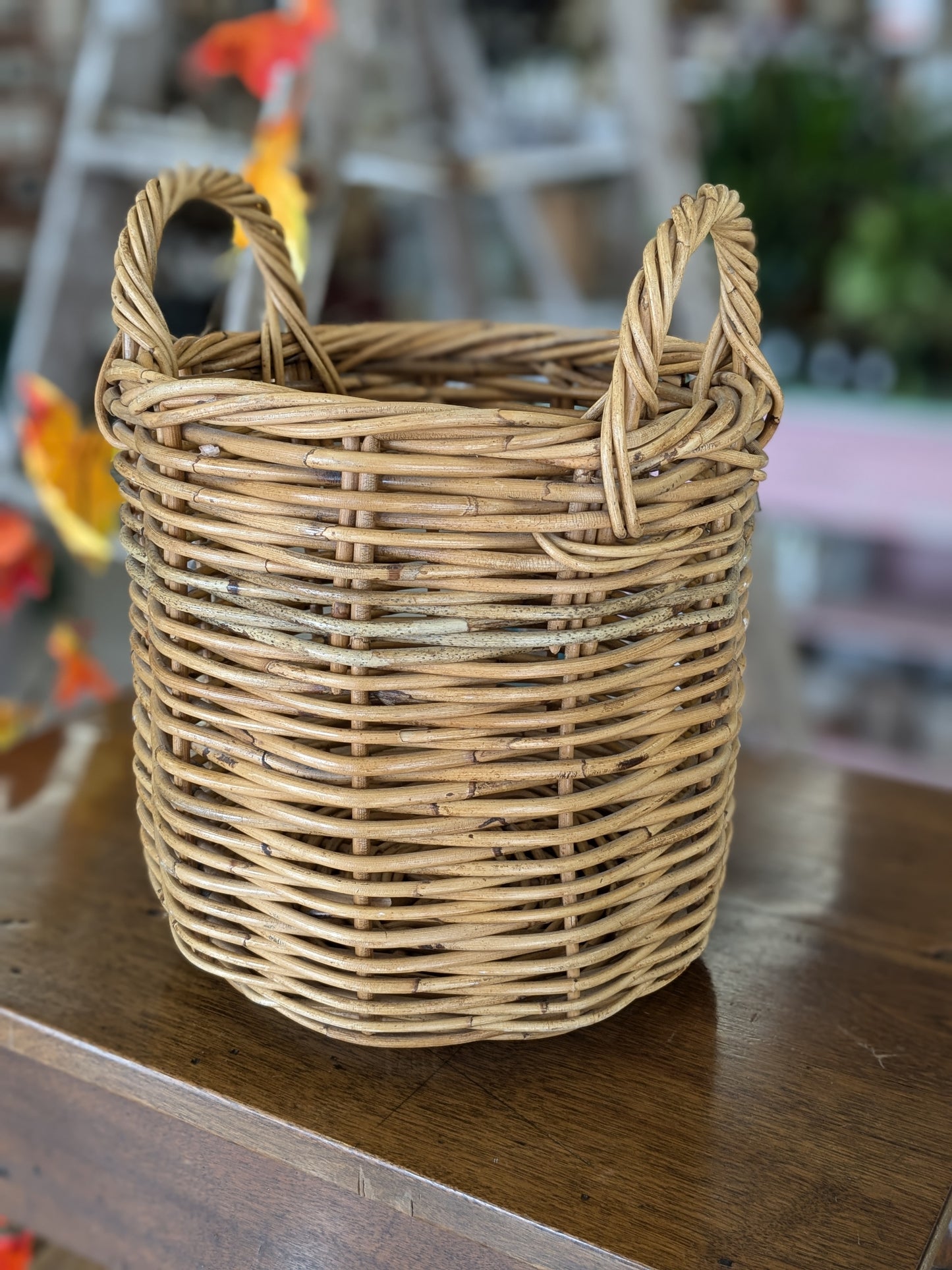 Circle basket with handle