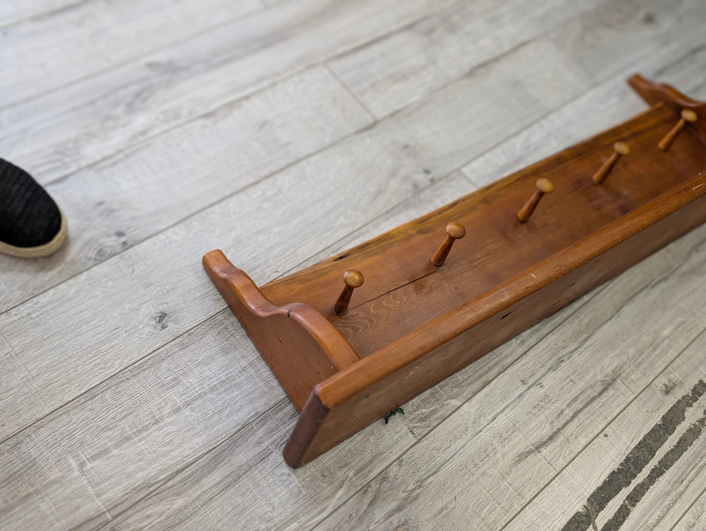 Wood peg shelf