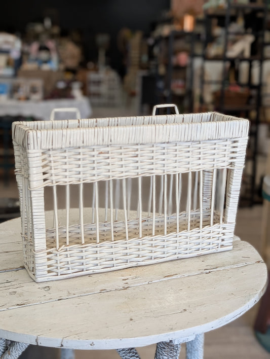 Wall hanging basket