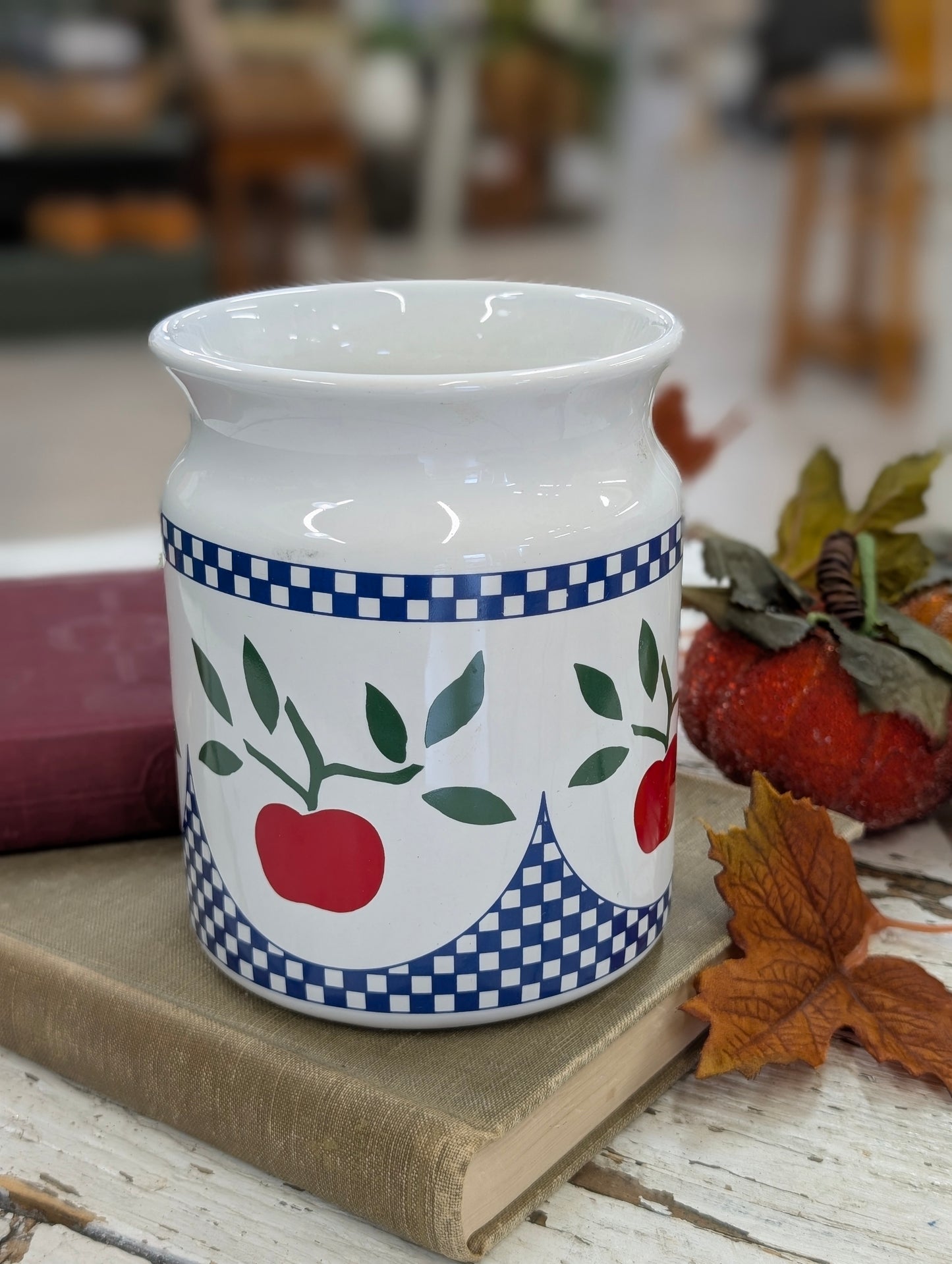 Apple spoon container