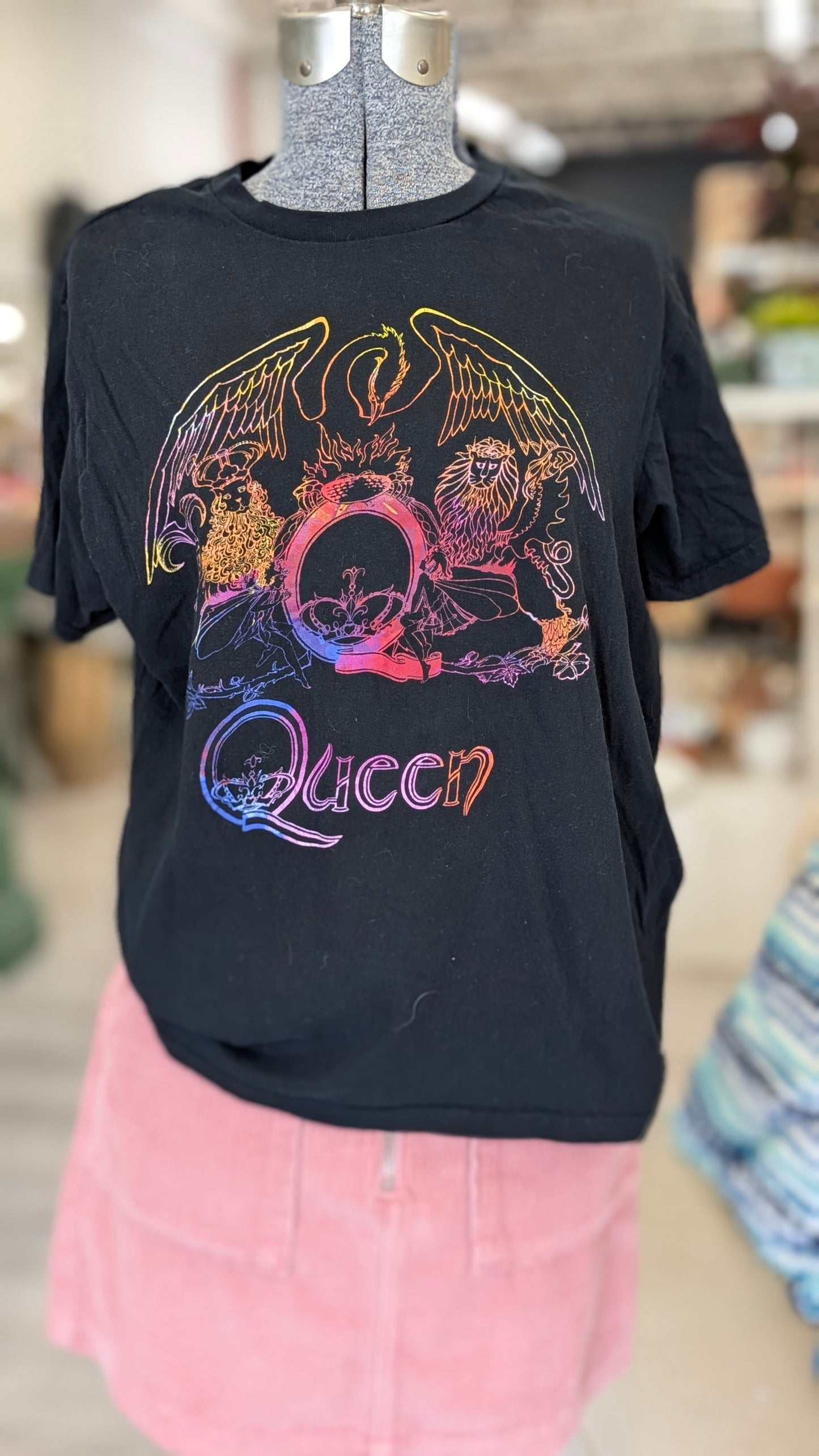 Queen Tee - Medium