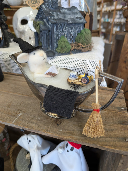 Phoebe the witch mouse
