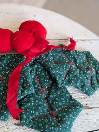Set of 3 sewn holly leaves