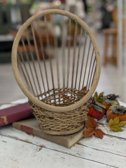 Wall basket