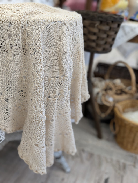 Crochet table cloth round