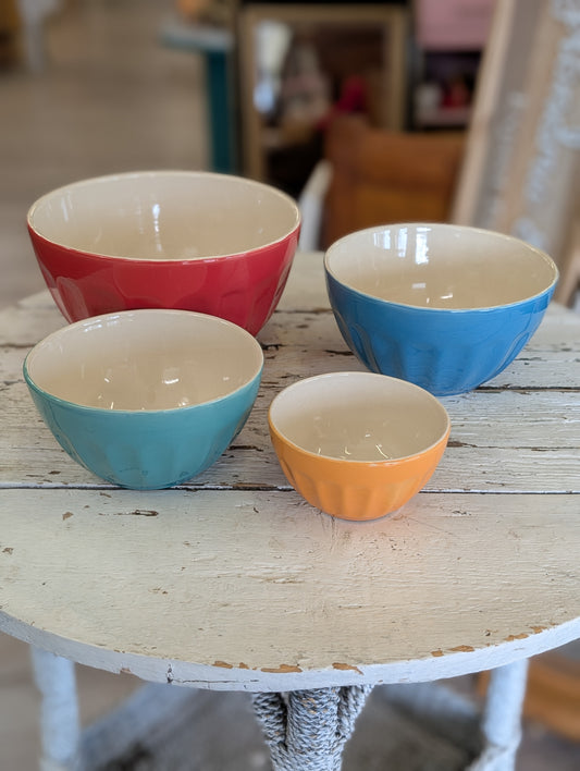 Set of 4 colourful bowls