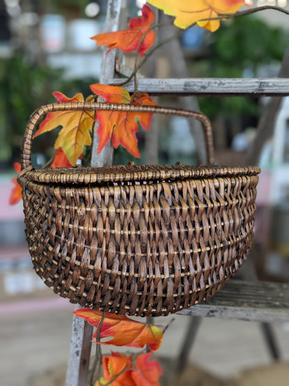 Whicker wall hanging basket