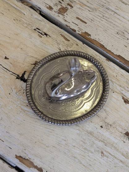 Swan ring holder