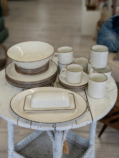 J&G Meakin Lifestyle dinnerware