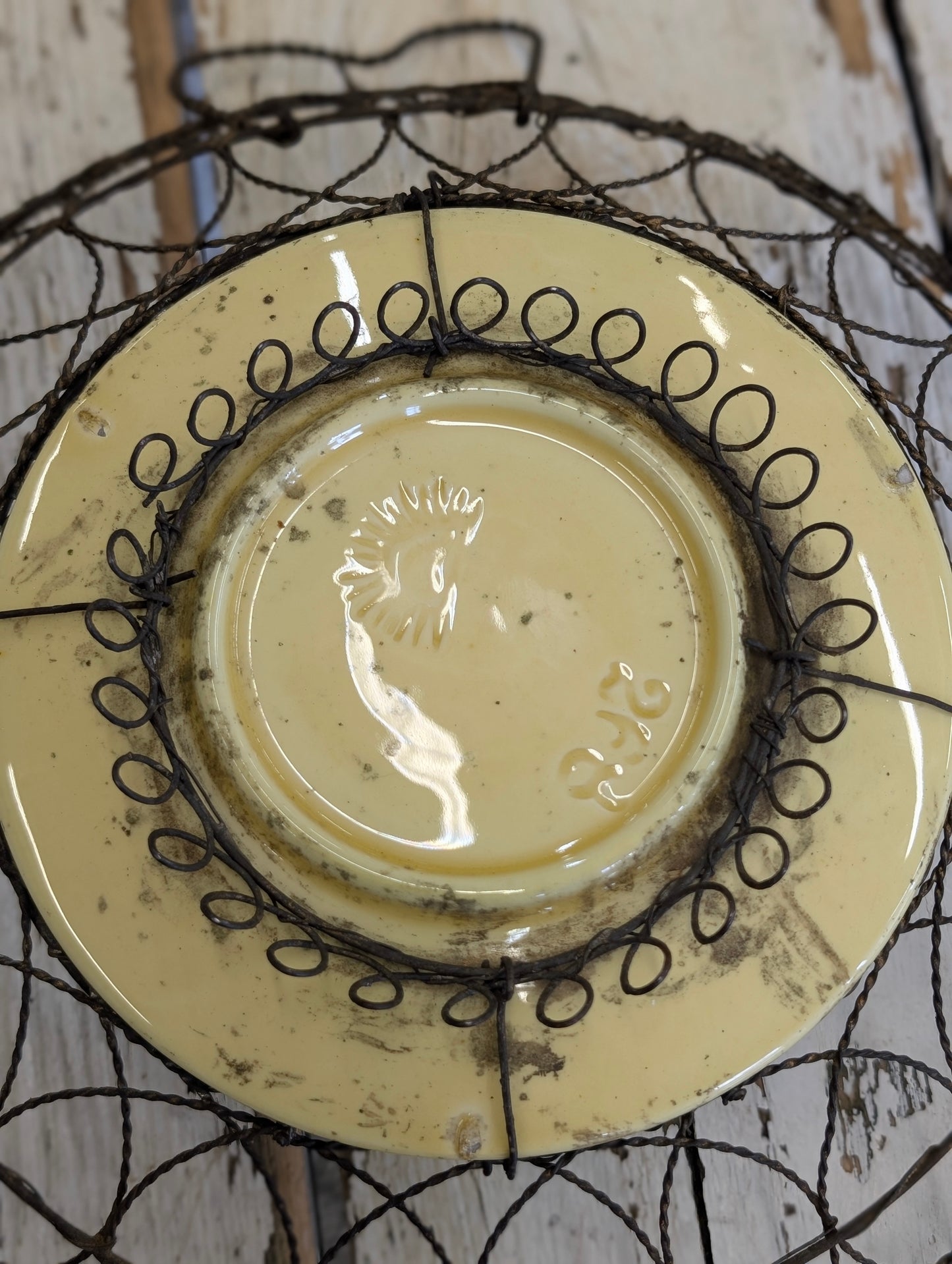 Ceramic wire basket