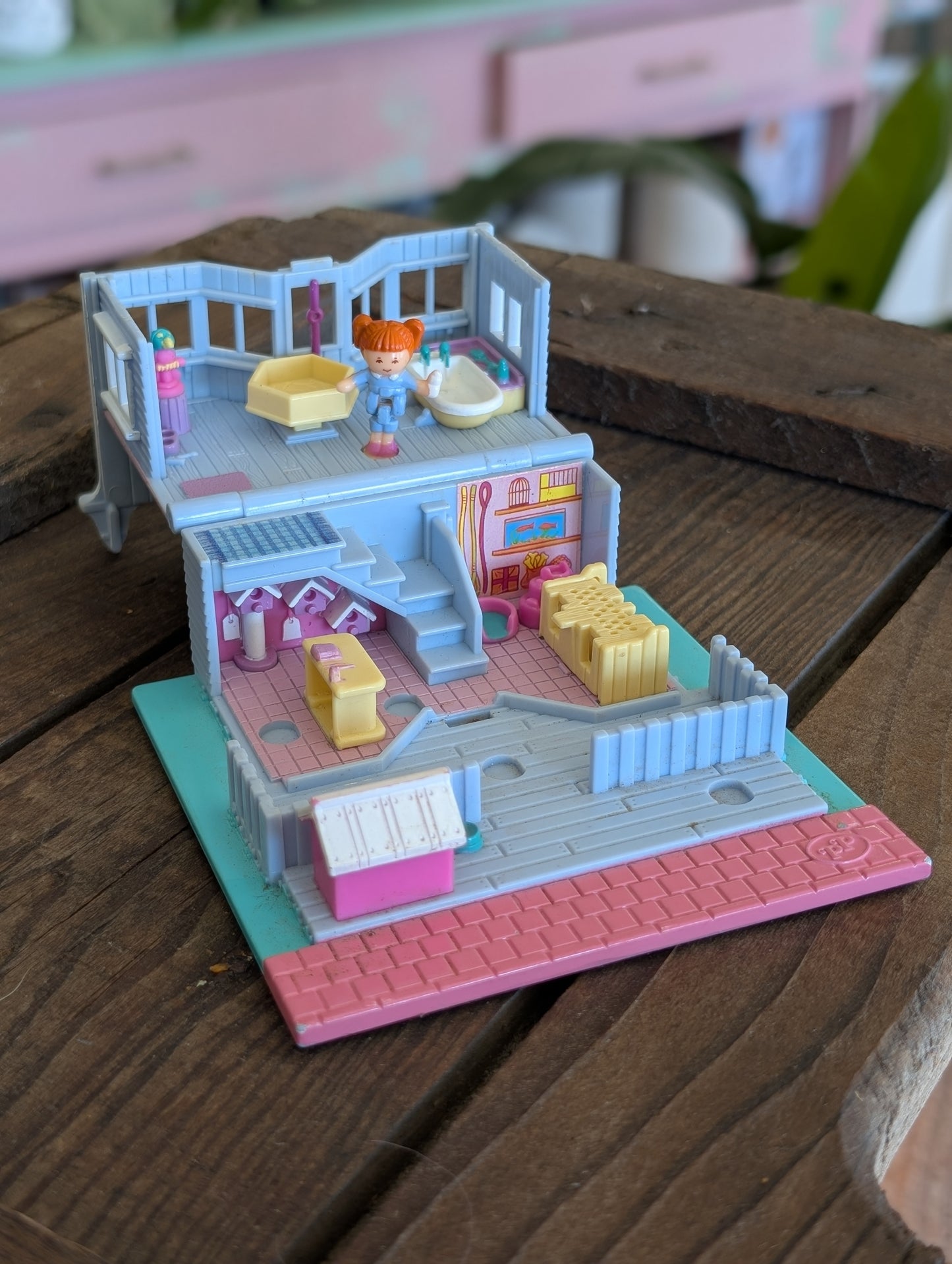 Polly Pocket Pet Shop building