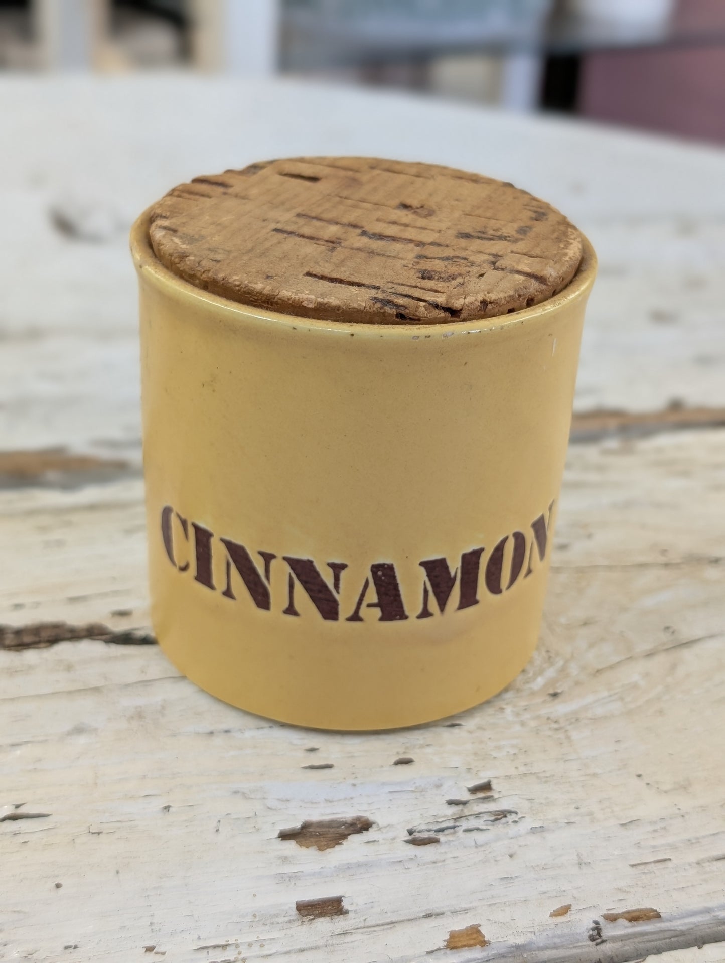 Cinnamon container
