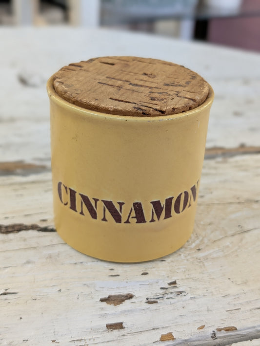 Cinnamon container