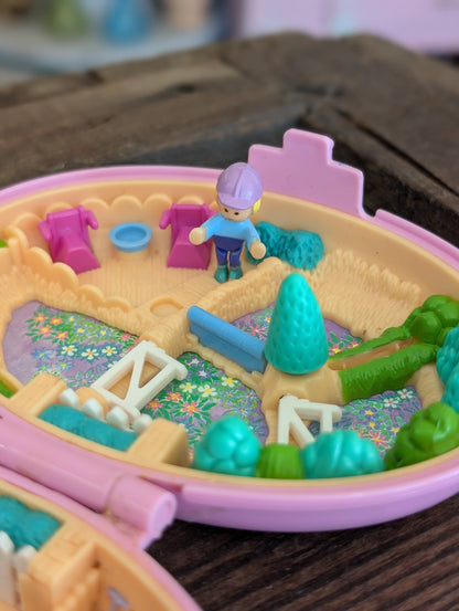 Polly Pocket Shetland Stable