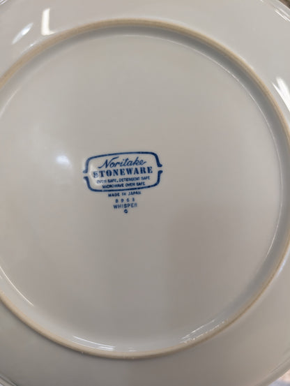 Noritake dinner plates qty 6