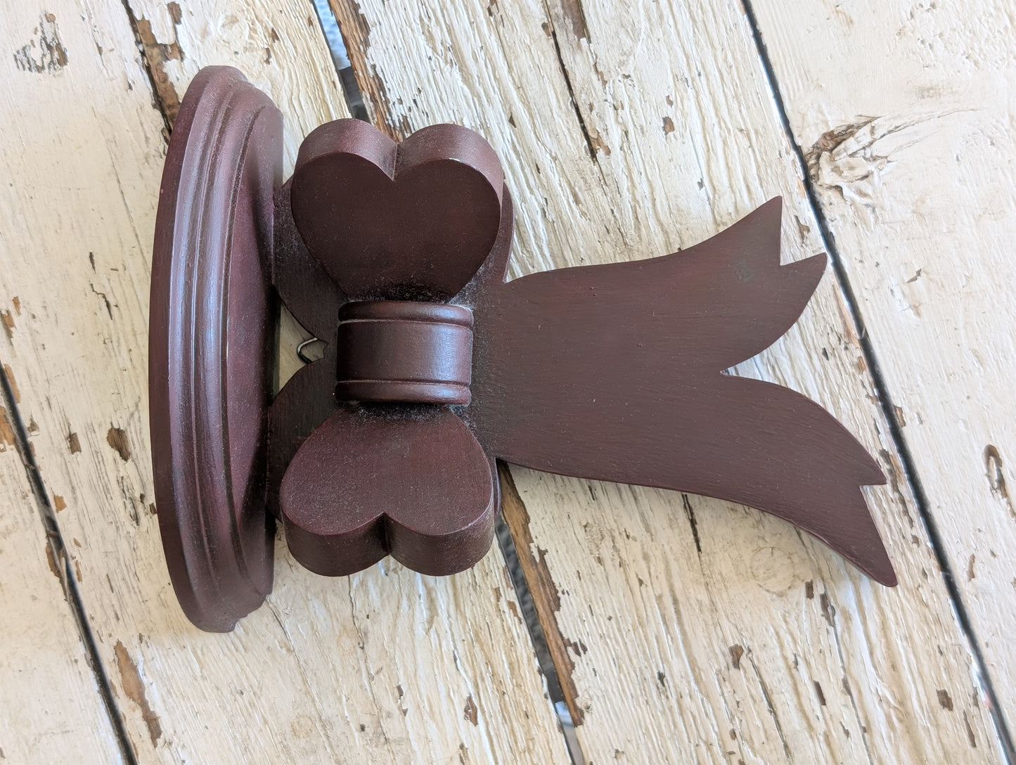 Wooden bow shelf