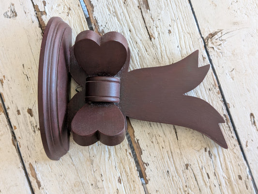 Wooden bow shelf