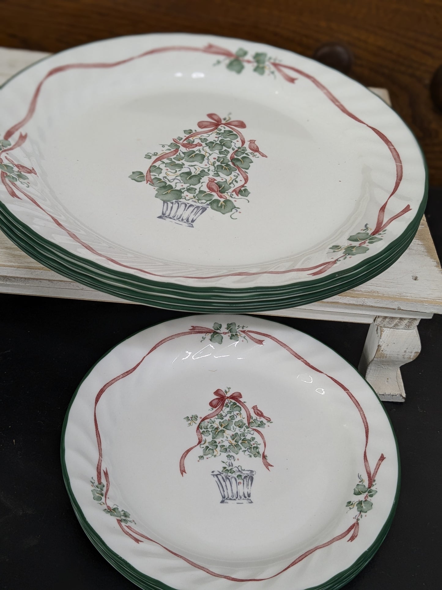Callaway Ivy Set of plates 8 pc.