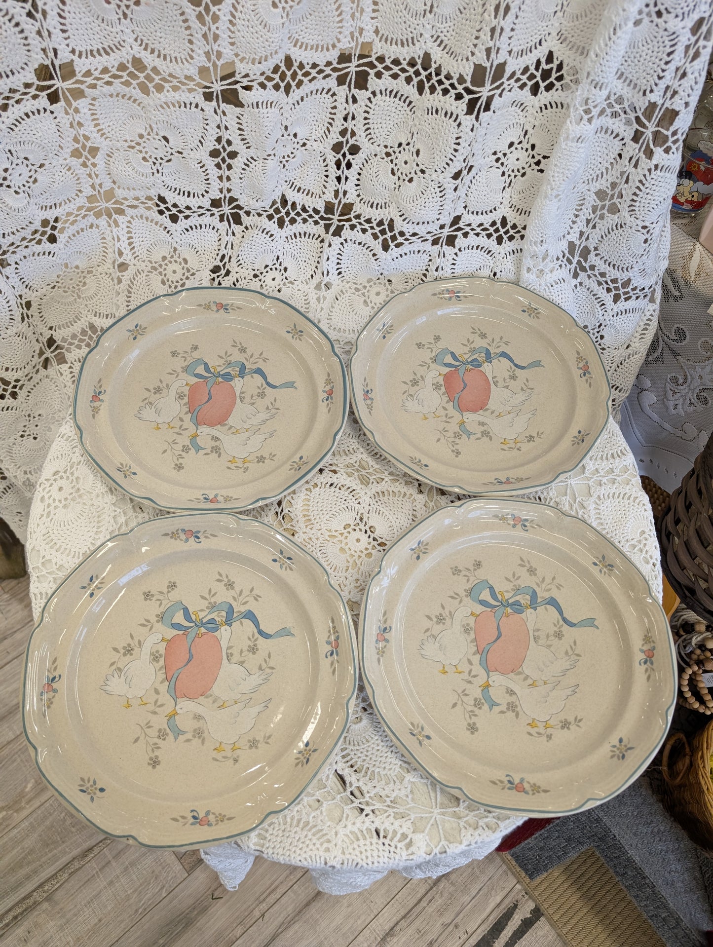 Marmalade pattern ceramic dinner plate with geese motif set of 4