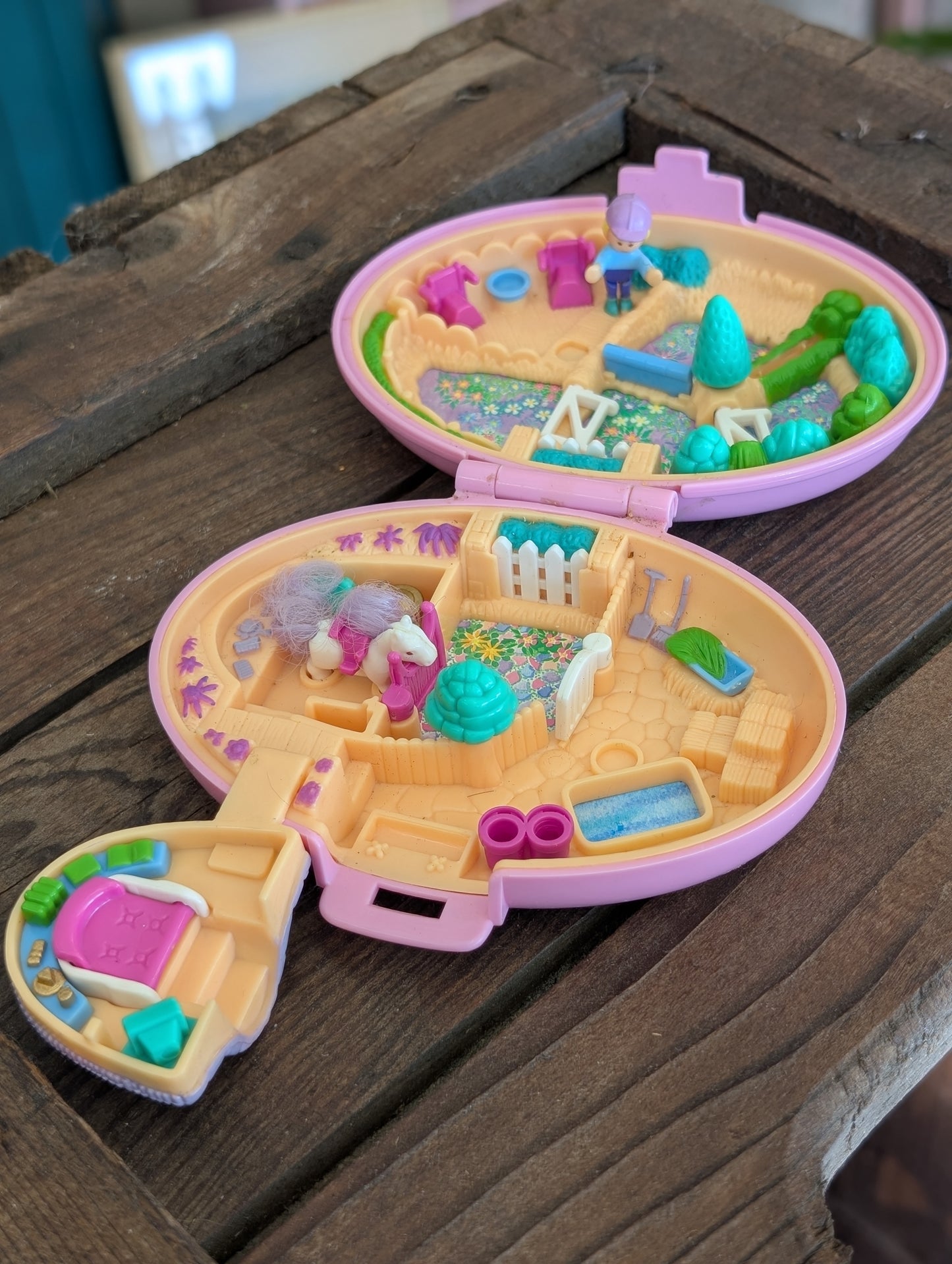 Polly Pocket Shetland Stable